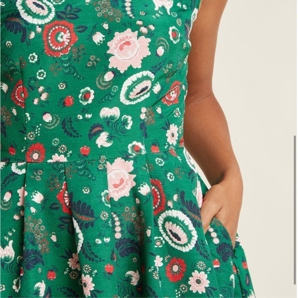 NEW! ModCloth Retro Floral Dress XL Pleated Vintage Green Pink Red 60’s Timeless - Picture 4 of 8